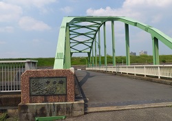 中の橋